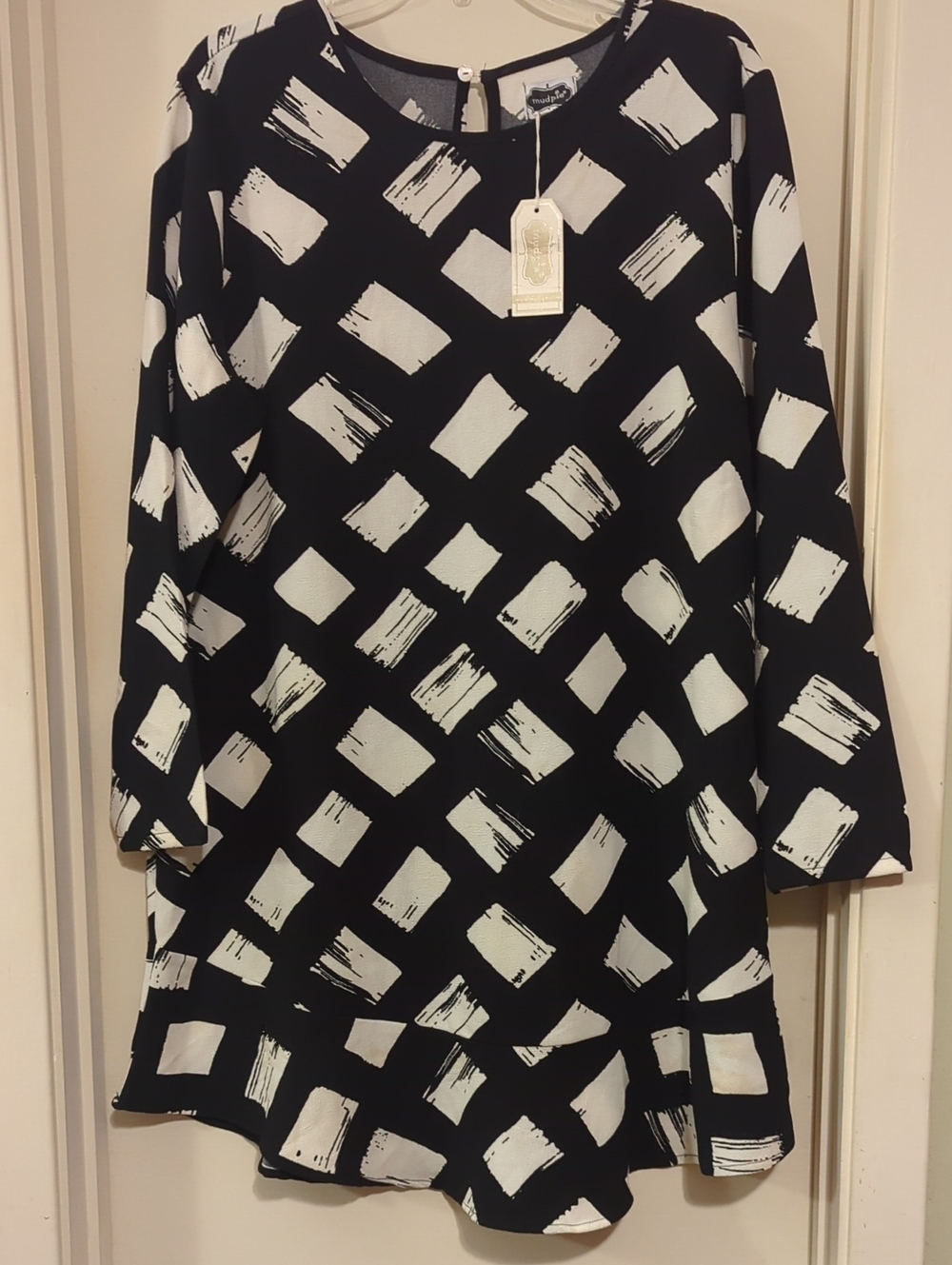 Mud Pie Black and White Graphic Brushstroke Shift Dress